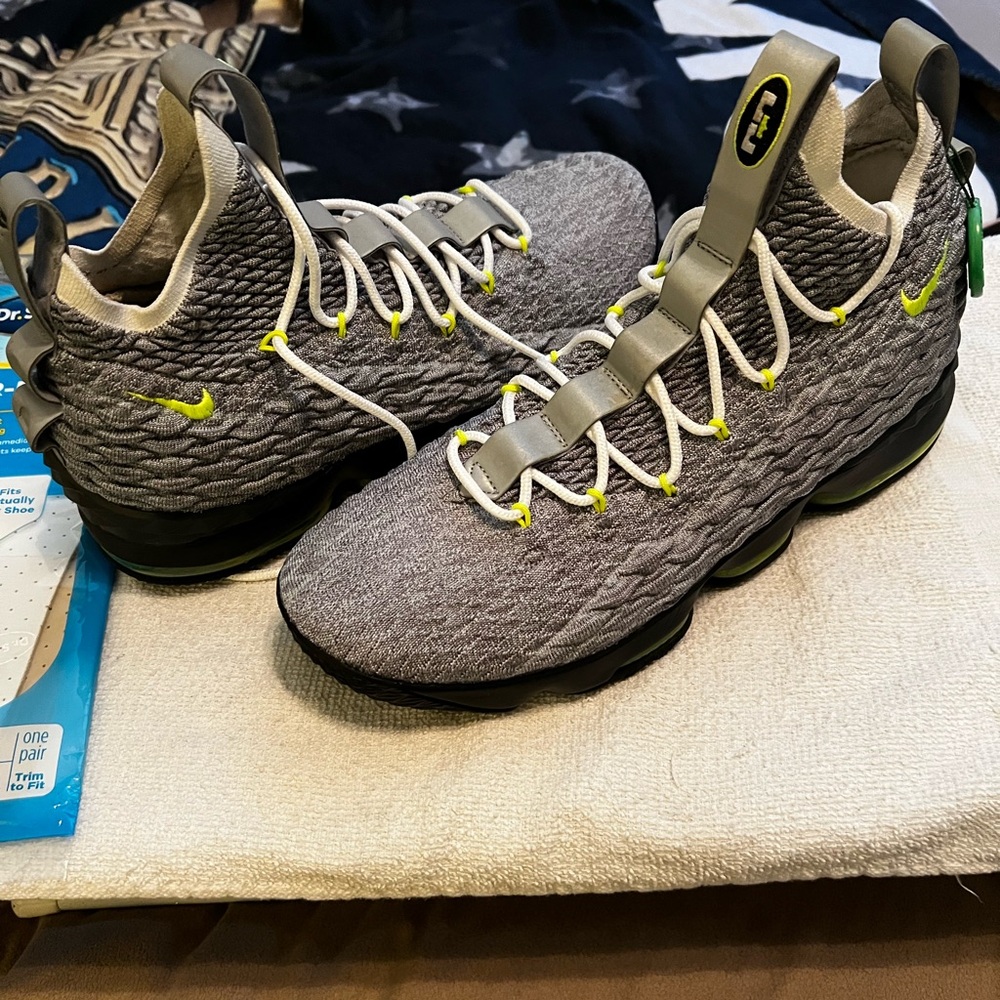 Nike LeBron 15 Size 12. - Picture 4 of 5